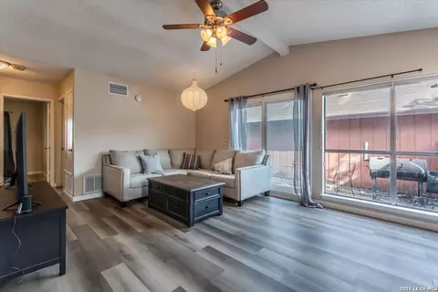 Living - 9706 Meadow Dr, Converse, TX 78109 photo 2 of 3