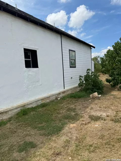 Exterior - 21805 Senior Rd, Von Ormy, TX 78073 photo 7 of 9