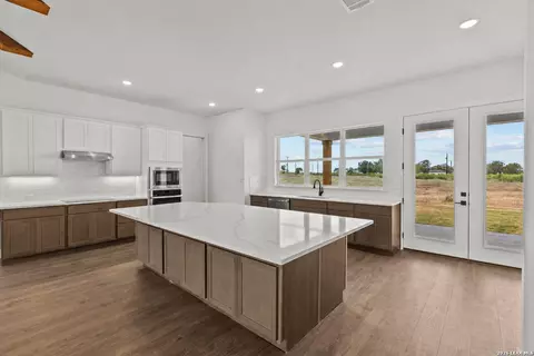Kitchen - 729 County Road 664, Devine, TX 78016 photo 2 of 3