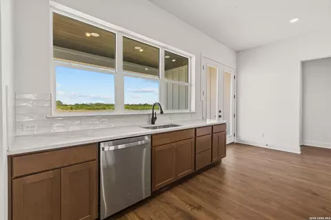Kitchen - 729 County Road 664, Devine, TX 78016 photo 3 of 3