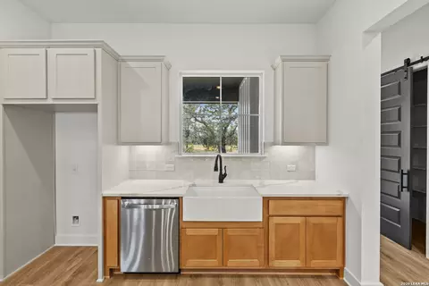 Kitchen - 3539 County Road 676, Devine, TX 78016 photo 3 of 4