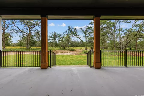 Exterior - 3539 County Road 676, Devine, TX 78016 photo 5 of 5