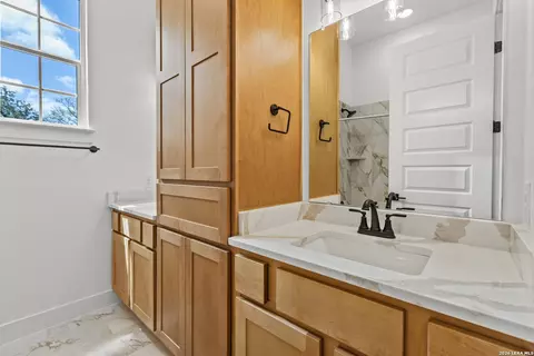 Bath - 3539 County Road 676, Devine, TX 78016 photo 1 of 5