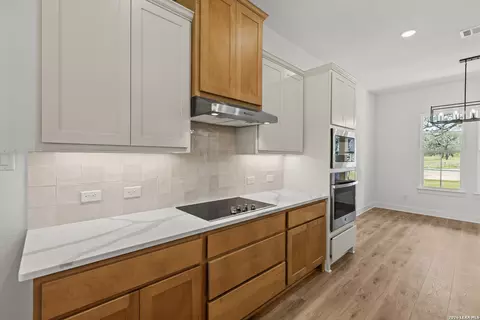 Kitchen - 3539 County Road 676, Devine, TX 78016 photo 4 of 4