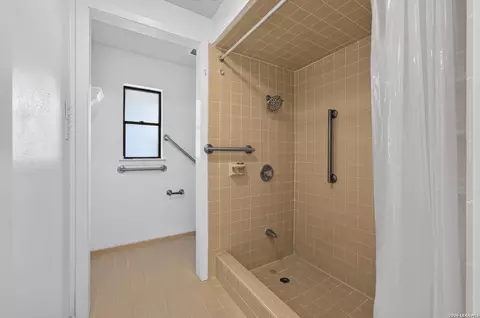 Bath - 5806 Winterhaven Dr, Windcrest, TX 78239 photo 4 of 6