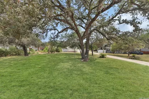 235 Brianna Ct, Von Ormy, TX 78073 photo 3