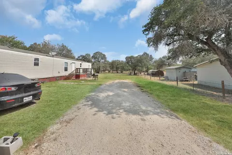 235 Brianna Ct, Von Ormy, TX 78073 photo 23