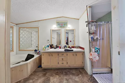235 Brianna Ct, Von Ormy, TX 78073 photo 17
