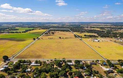 1529 Goehmann Ln, Fredericksburg, TX 78624