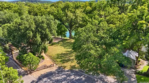 2152 Valley Dr, Canyon Lake, TX 78133
