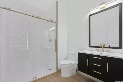Bath - 21660 Senior Rd #2, Von Ormy, TX 78073 photo 3 of 3