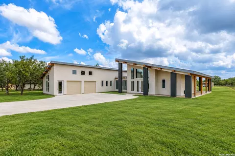 Exterior - 21660 Senior Rd #2, Von Ormy, TX 78073 photo 2 of 9