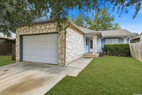 9982 Misty Plain Dr, San Antonio, TX 78245