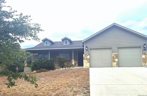 1435 Cottonwood Rd, Fischer, TX 78623