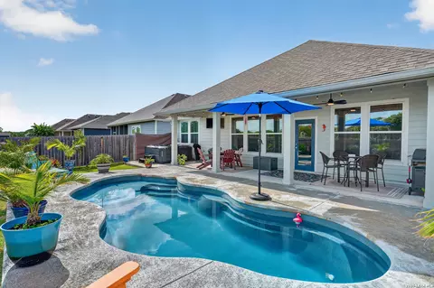 101 Shady Terrace Ln, Rockport, TX 78382