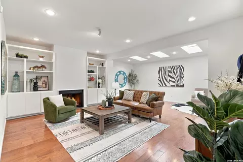 208 Grove Pl, Alamo Heights, TX 78209