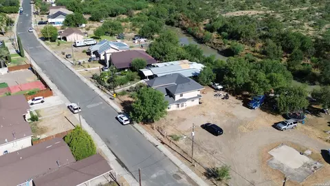 View/Area - 3822 Dalia St, Eagle Pass, TX 78852 photo 5 of 6