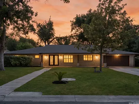 102 Riviera Dr, San Antonio, TX 78213