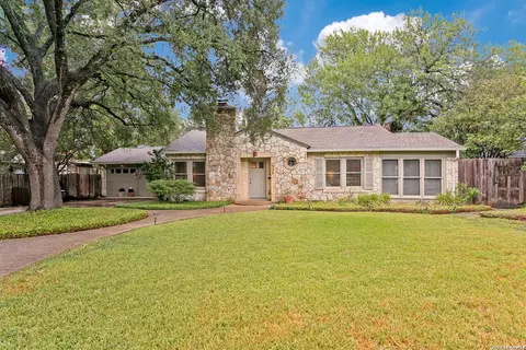 438 Paseo Encinal St, Olmos Park, TX 78212