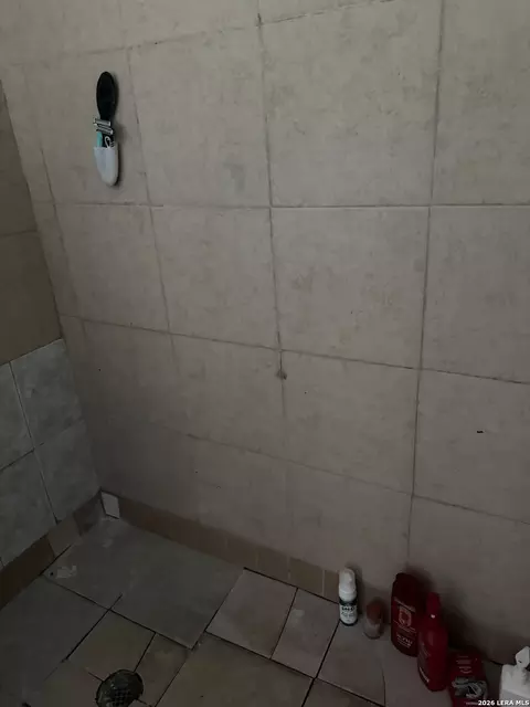Bath - 714 Webster St, Eagle Pass, TX 78852 photo 2 of 3