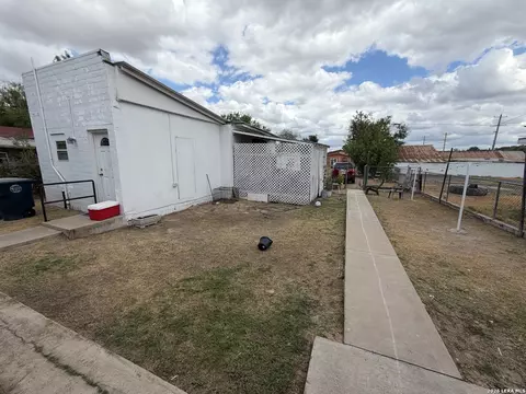 Exterior - 714 Webster St, Eagle Pass, TX 78852 photo 3 of 4