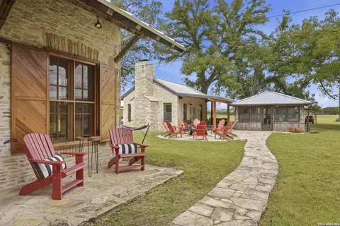 Exterior - 809 Rivertree Rd, Leakey, TX 78873 photo 5 of 15