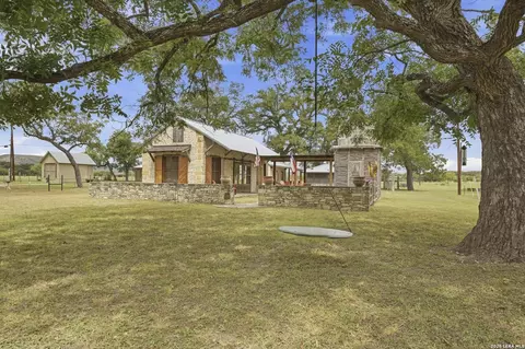 Exterior - 809 Rivertree Rd, Leakey, TX 78873 photo 2 of 15