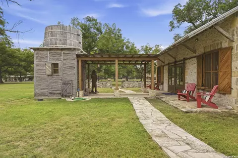 Exterior - 809 Rivertree Rd, Leakey, TX 78873 photo 4 of 15