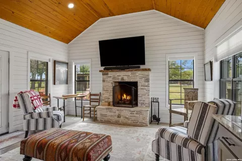 Living - 809 Rivertree Rd, Leakey, TX 78873 photo 5 of 8