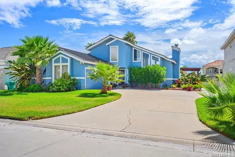 135 Sea View Dr, Aransas Pass, TX 78336