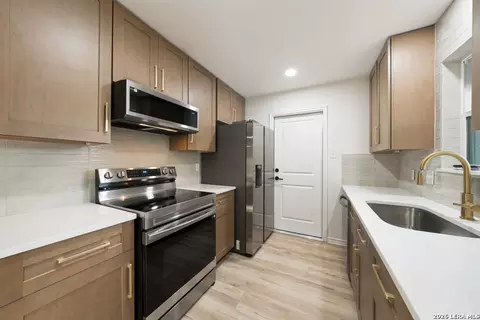 622 Mauze, San Antonio, TX 78216