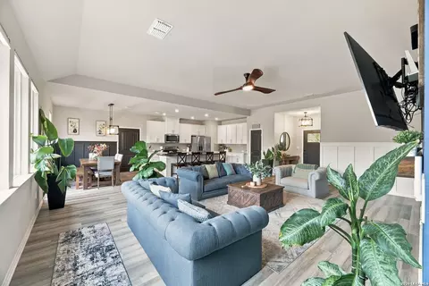Living - 351 Private Road 6623, Devine, TX 78016 photo 2 of 2
