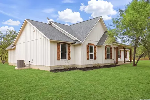 Exterior - 351 Private Road 6623, Devine, TX 78016 photo 8 of 15