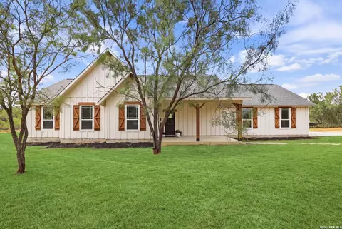 Exterior - 351 Private Road 6623, Devine, TX 78016 photo 7 of 15