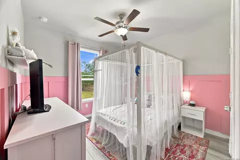 Bedroom - 351 Private Road 6623, Devine, TX 78016 photo 7 of 7