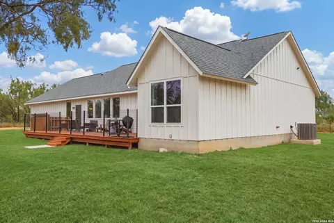Exterior - 351 Private Road 6623, Devine, TX 78016 photo 14 of 15