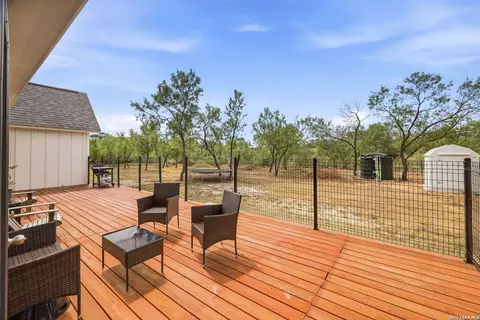 Exterior - 351 Private Road 6623, Devine, TX 78016 photo 11 of 15