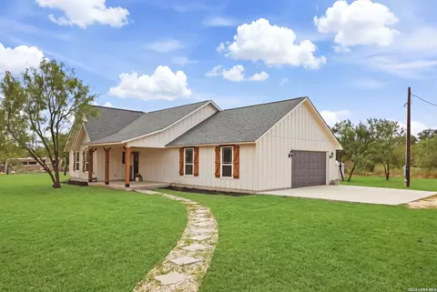 Exterior - 351 Private Road 6623, Devine, TX 78016 photo 6 of 15