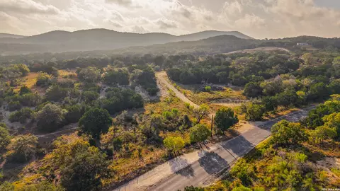 1576 Bear Creek Rd, Pipe Creek, TX 78063