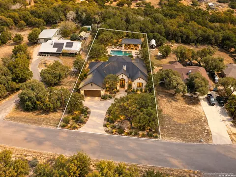 1533 Desiree St, Canyon Lake, TX 78133