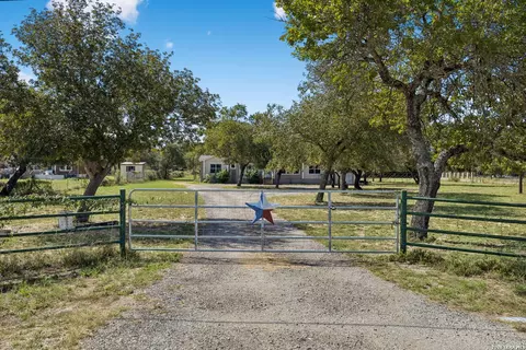 30 Terry Ln, Lytle, TX 78052 photo 38