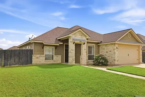 Exterior - 108 Park Hts, Poth, TX 78147 photo 2 of 9