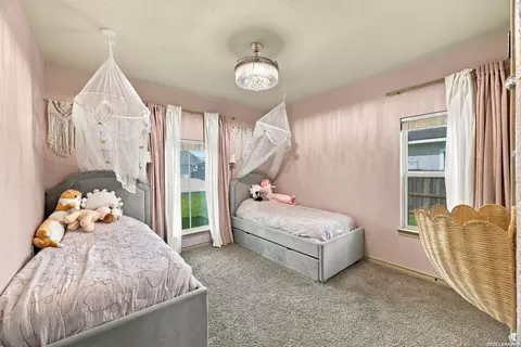 Bedroom - 108 Park Hts, Poth, TX 78147 photo 4 of 4