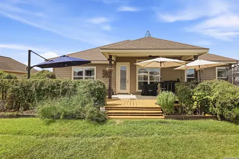 Exterior - 108 Park Hts, Poth, TX 78147 photo 6 of 9