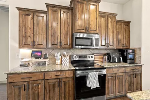 Kitchen - 108 Park Hts, Poth, TX 78147 photo 3 of 4
