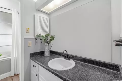Bath - 626 Sunhaven Dr, Windcrest, TX 78239 photo 3 of 3