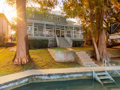 244 Lake Ridge Dr, Seguin, TX 78155