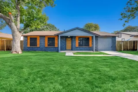 9506 Cliff Way St, San Antonio, TX 78250