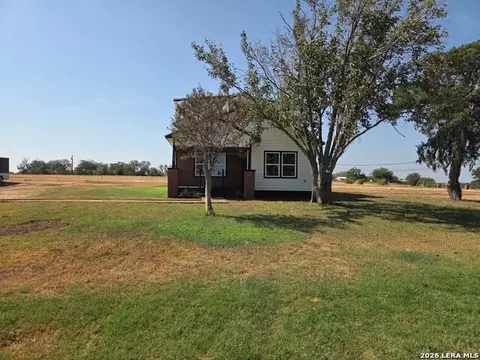 1348 Pittman Rd, Saint Hedwig, TX 78152