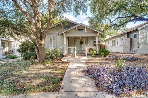 423 Queen Anne Ct, San Antonio, TX 78209